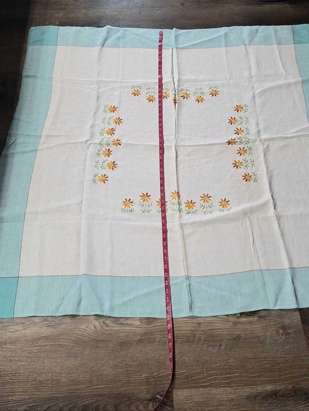 Vintage 30s-40s Embroidered Linen Daisy Tablecloth & Napkin Set
